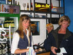 Die Frauen sorgen f�r unser Wohlbefinden